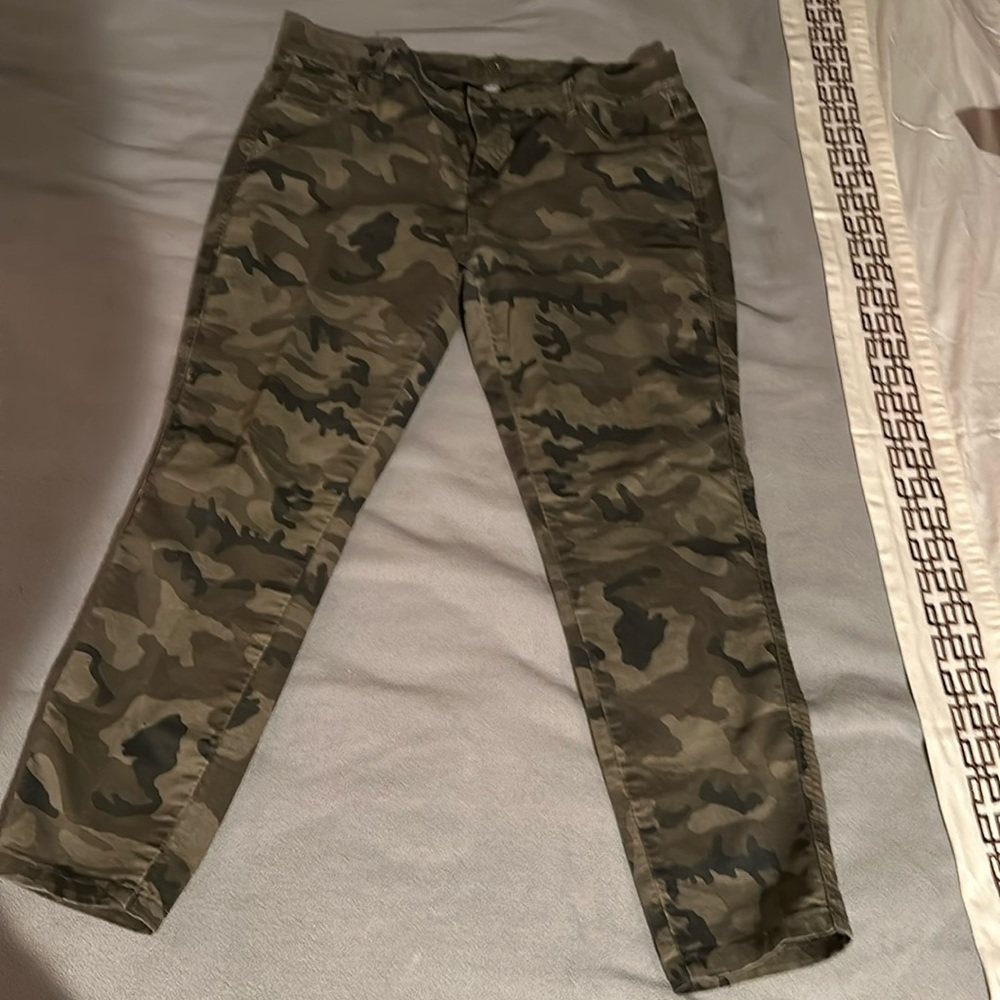 Camouflage ankle legging, pants women from New York & Company Size 12